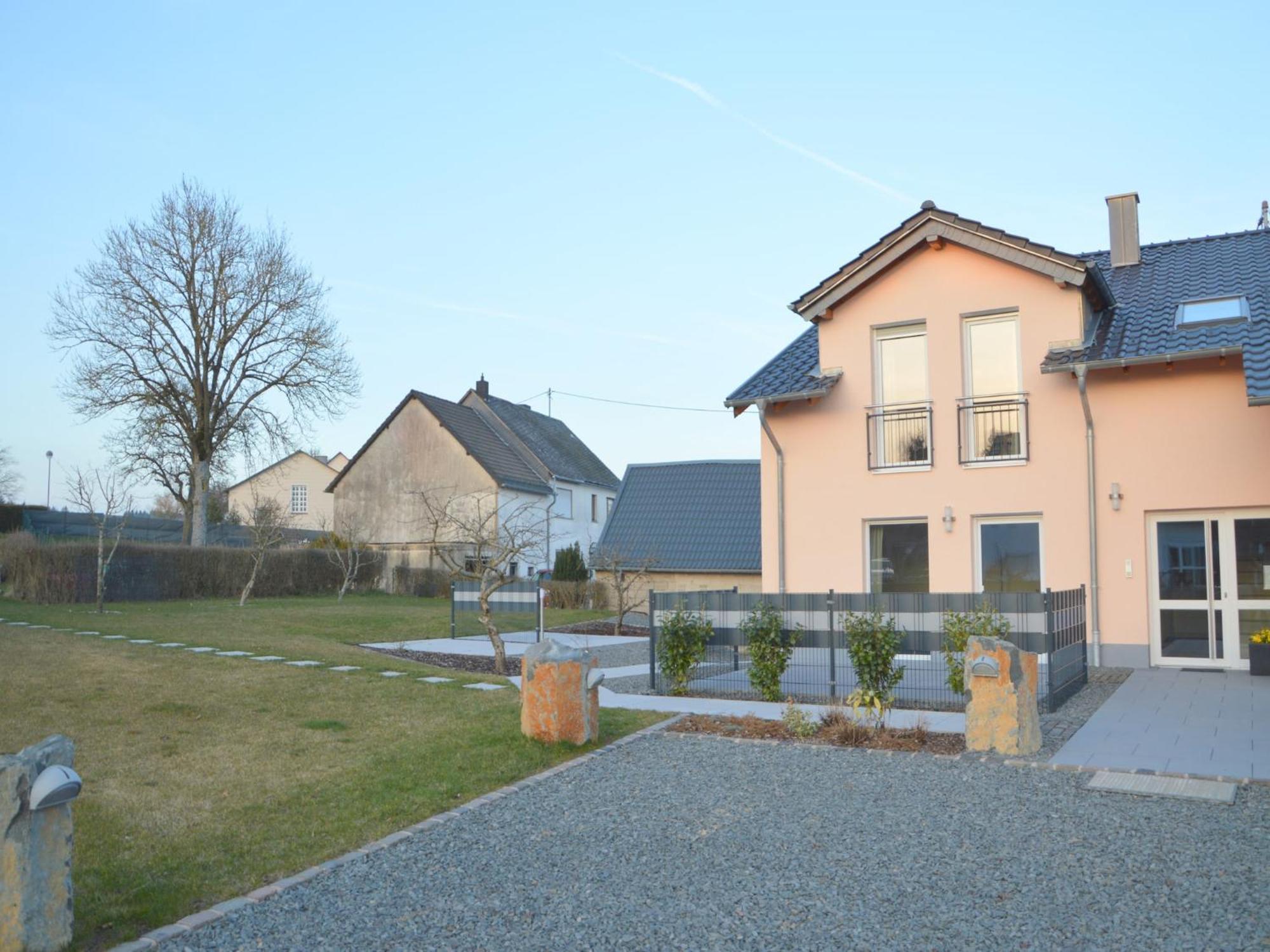 Lovely Modern Apartment With Private Terrace Ellscheid 外观 照片